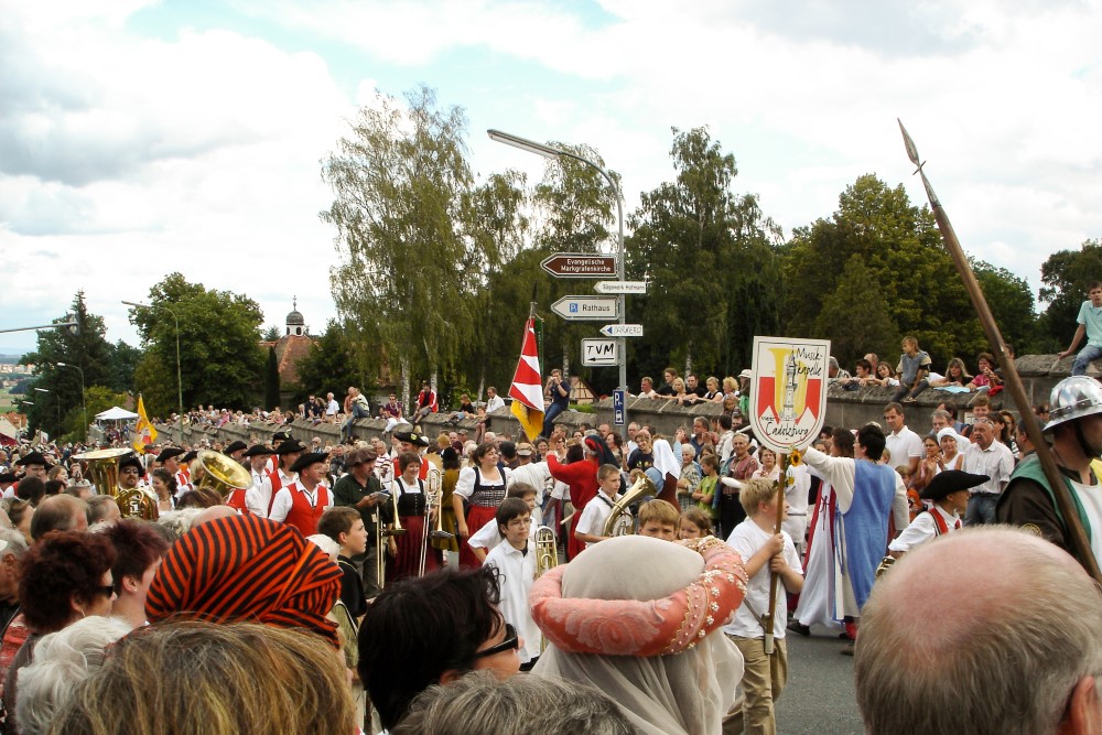 Festzug zur Feier von 850 Jahren Cadolzburg